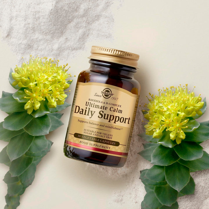 Bottle of Solgar Ultimate Calma Diaria capsules for daily stress support, vegan formula.